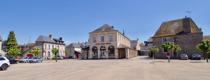 Place de Bassum is one of Sarthe.