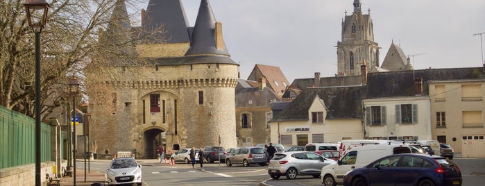 Place Saint-Julien is one of Sarthe.