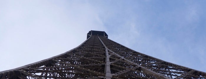 Torre Eiffel is one of Paris vue de haut.