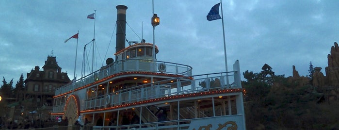 Thunder Mesa Riverboat Landing is one of Disneyland Paris.