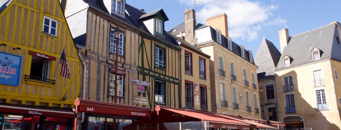 Place Saint-Pierre is one of QFAM Patrimoine.