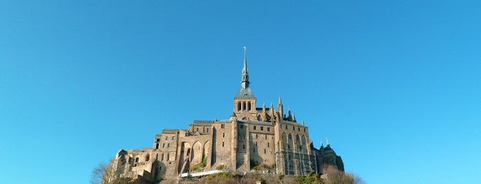 Le Mont-Saint-Michel is one of Normandie.