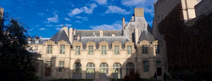 Jardin de Sully is one of Parcs et Jardins de Paris & d'Île-de-France.