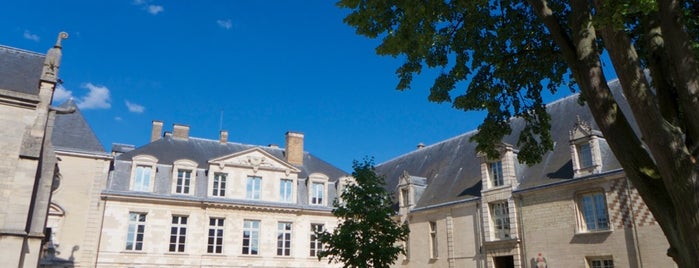 Musée d'Art moderne is one of Troyes.