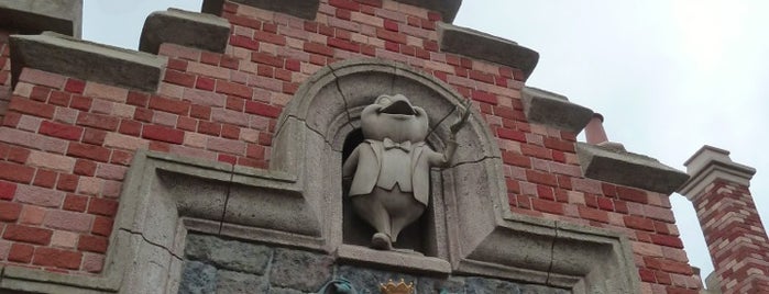 Toad Hall Restaurant is one of My Trip to Paris, France.
