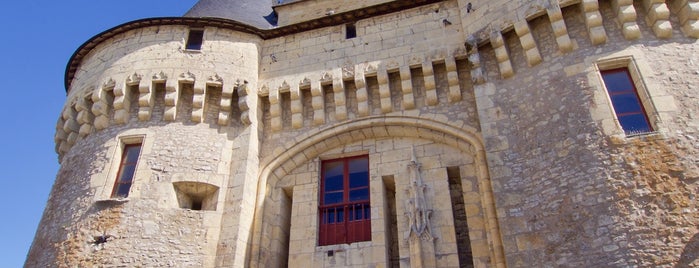 Porte Saint-Julien is one of Villes, Villages & Sites Pittoresques.