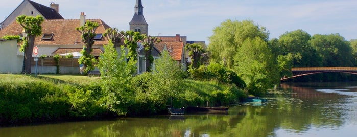 Île Moulinsart is one of Sarthe.