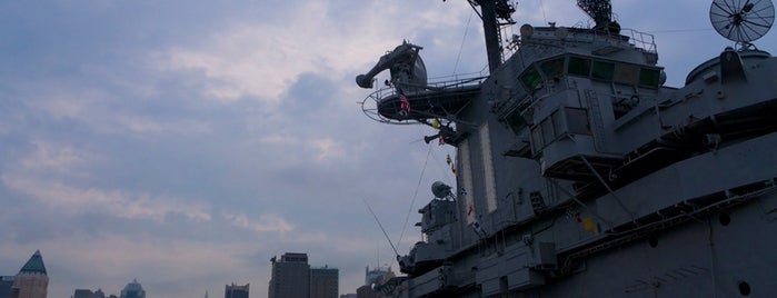 Intrepid Sea, Air & Space Museum is one of Manhattan.