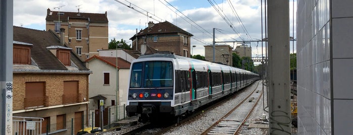 RER Laplace [B] is one of Paris Metro.