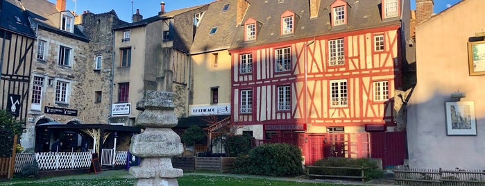 Square de la Vieille Porte is one of QFAM Patrimoine.