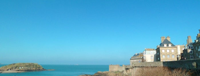 Remparts de Saint-Malo is one of Bretagne Historique.