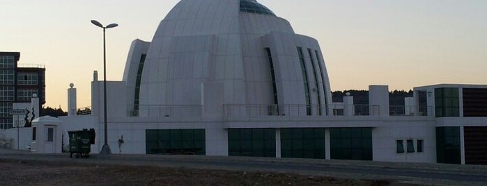 Umuttepe Camii ve Kültür Merkezi is one of Locais curtidos por Naki.