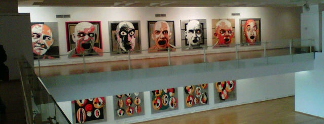 Muzeul Național de Artă Contemporană is one of Posti che sono piaciuti a Carl.