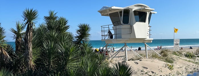 Palm Beach Island is one of Tempat yang Disukai Candice.