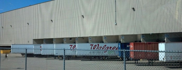 Walgreens Distribution Center is one of Tempat yang Disukai Wesley.