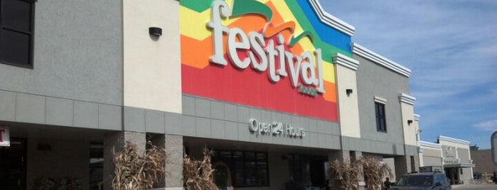 Festival Foods is one of Lugares favoritos de Chuck.