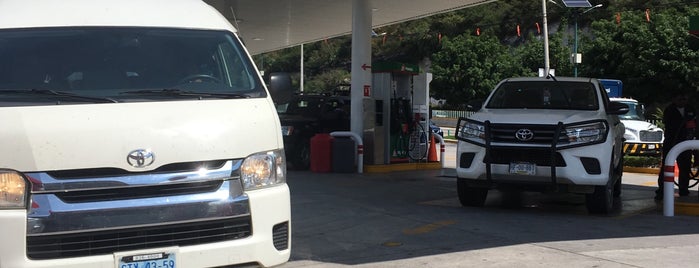 Gasolineria Tierras Prietas is one of สถานที่ที่ Isaac ถูกใจ.