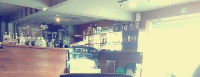 Lilian's Coffees is one of Tempat yang Disukai Jose.