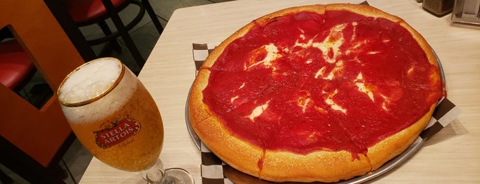 Double Decker Pizza is one of Lieux qui ont plu à Clementine.
