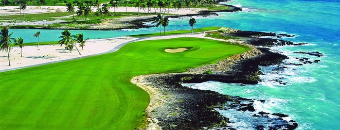 Punta Espada Golf Course is one of @dondeir_pop : понравившиеся места.