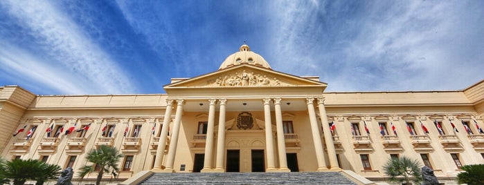 Palacio Nacional is one of Tempat yang Disukai @dondeir_pop.