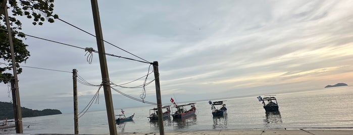 Hao You Teluk Kumbar Seafood is one of Penang places.