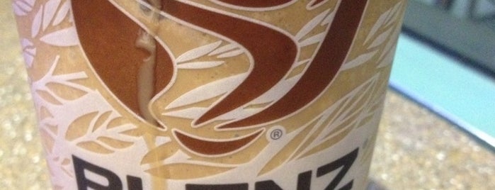 Blenz Coffee is one of Locais curtidos por Moe.
