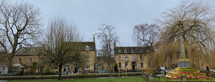 The Rose Tree Restaurant is one of Cotswolds.