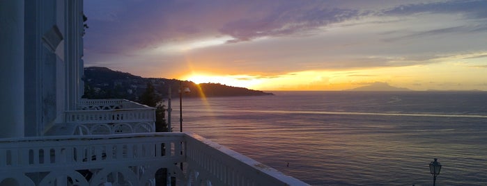 Hotel Mediterraneo Sorrento is one of Tempat yang Disukai Gary.
