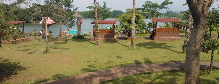 Water Kingdom Mekarsari is one of Tempat yang Disukai Fanina.