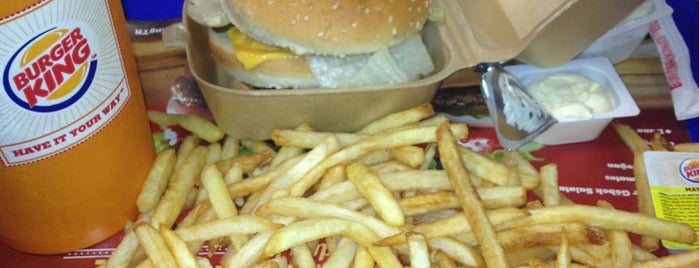 Burger King is one of สถานที่ที่ Naz ถูกใจ.