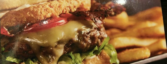 Red Robin Gourmet Burgers and Brews is one of Foooood.