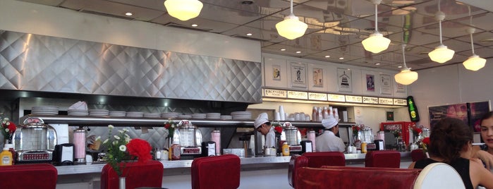 Johnny Rockets is one of Cancún.
