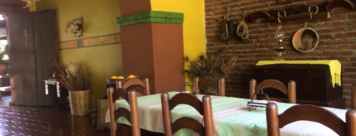 Restaurant El Porton is one of สถานที่ที่ Valeria ถูกใจ.