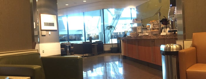 American Airlines Admirals Club is one of Tempat yang Disukai David.