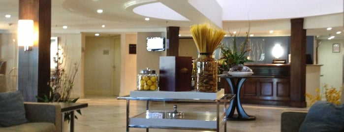 Hilton Garden Inn is one of Posti che sono piaciuti a Aaron.