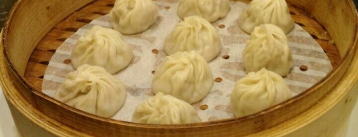 Dough Zone Dumpling House is one of Perryさんのお気に入りスポット.