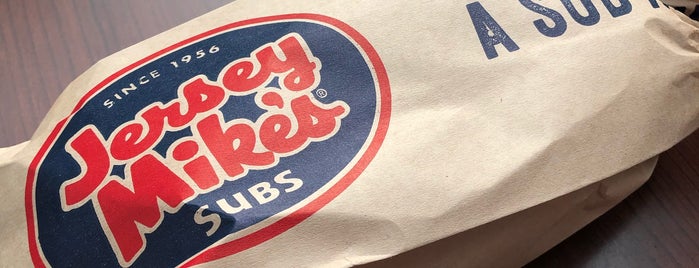 Jersey Mike's Subs is one of สถานที่ที่ A ถูกใจ.