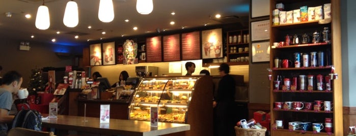 Starbucks is one of Naumanさんのお気に入りスポット.