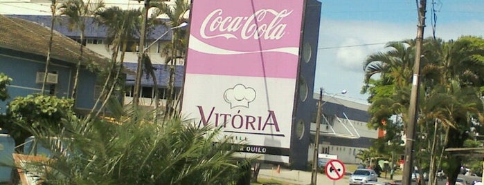 Vitória Grill is one of สถานที่ที่บันทึกไว้ของ Fernando.