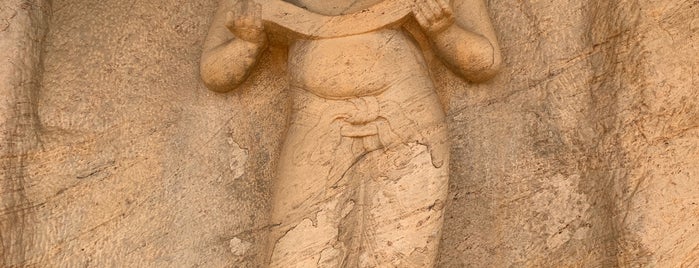 King Parakrama Statue is one of Sri Lanca.