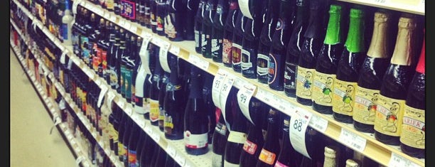 Binny's Beverage Depot is one of Leandroさんのお気に入りスポット.