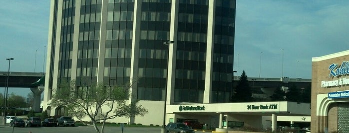 First National Bank of Omaha is one of สถานที่ที่ Jon ถูกใจ.