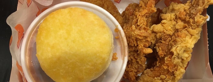Popeyes Louisiana Kitchen is one of Lugares favoritos de barbee.