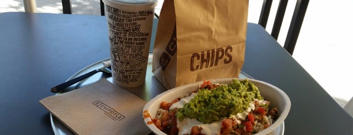 Chipotle Mexican Grill is one of Tempat yang Disukai Selina.