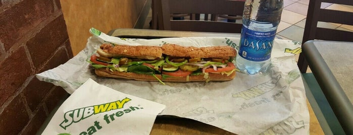 SUBWAY is one of Lieux qui ont plu à Andrew.