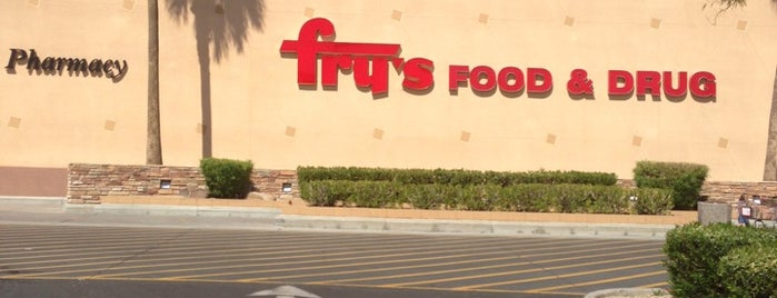 Fry's Food Store is one of สถานที่ที่ Patrick ถูกใจ.