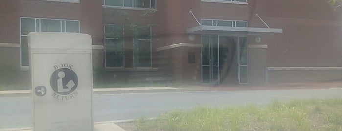 Greenwood County Library is one of Cralie 님이 좋아한 장소.