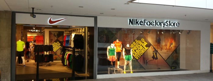 Nike Factory Store is one of Lieux qui ont plu à Leonor.