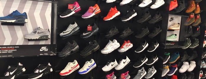 Nike Popup Store is one of Chicago.